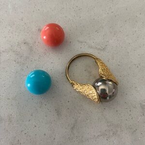 Vintage Gold Tone Ring w/ Interchangeable spheres - Silver, Coral & Turquoise.